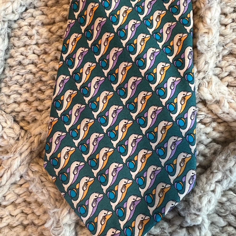 Richel deluxe 100% silk tie, featuring dolphin pattern. Vintage. Excellent shape